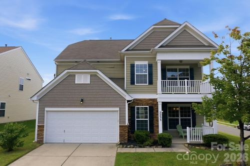 2233 Verde Creek Rd, Charlotte, NC, 28214-8319 | Card Image