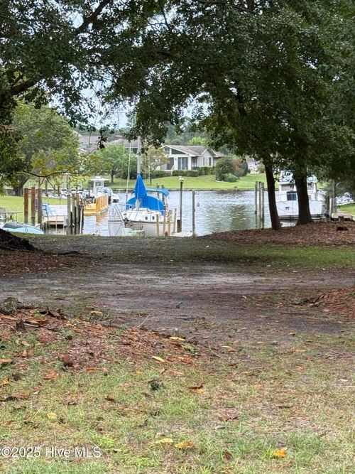 1206 Pelican Dr, New Bern, NC, 28560-9086 | Card Image