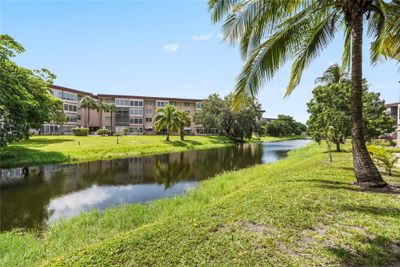 409 - 2901 Nw 46th Ave, Condo with 2 bedrooms, 2 bathrooms and null parking in Lauderdale Lakes FL | Image 2