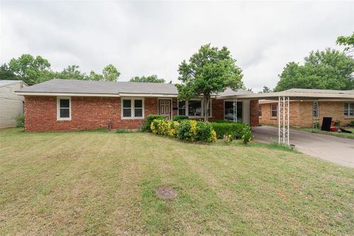 5917 N Redmond Ave, Warr Acres, OK, 73122-7105 | Card Image