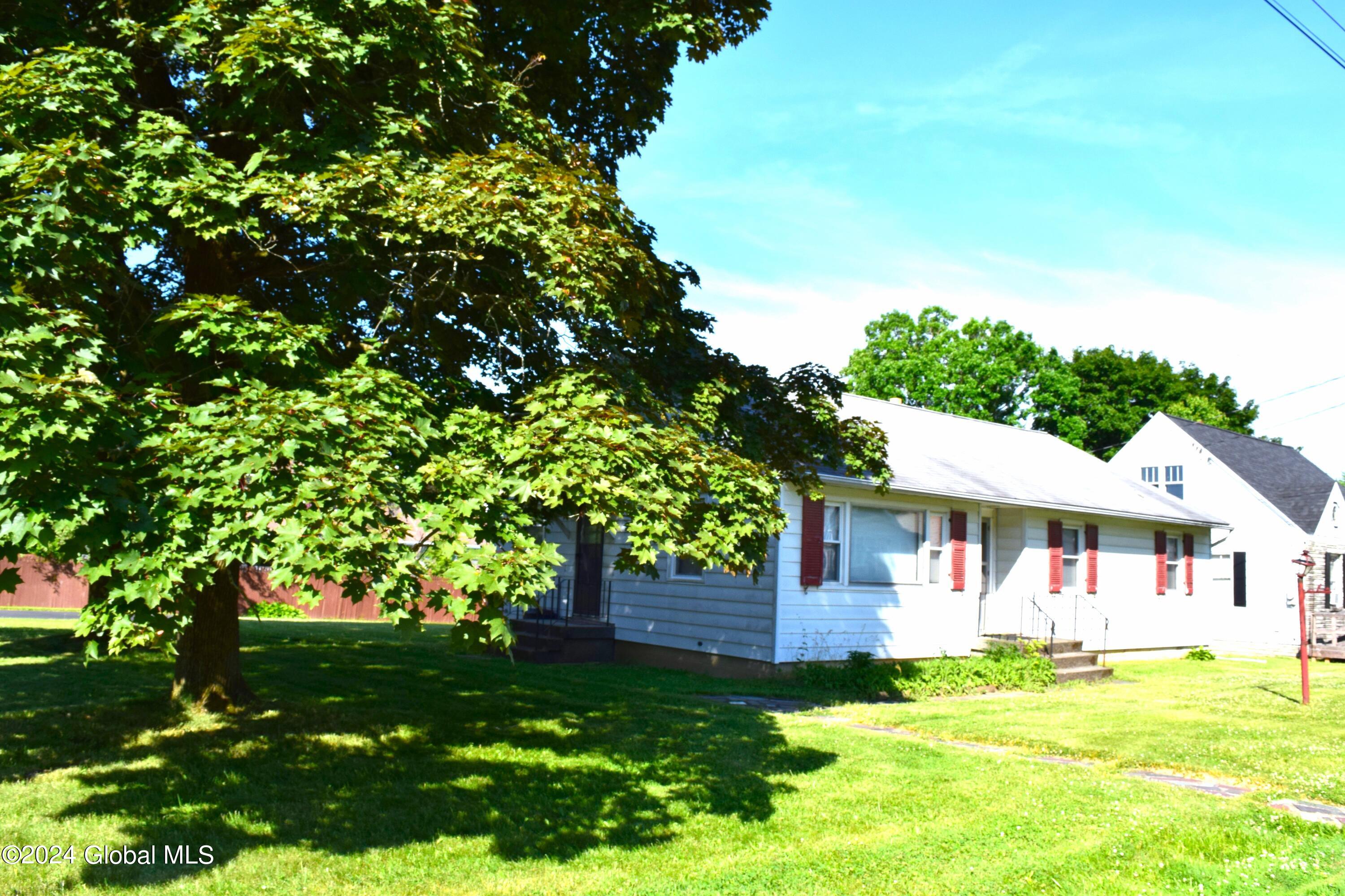 Mann Ave, Rensselaer, NY 12144