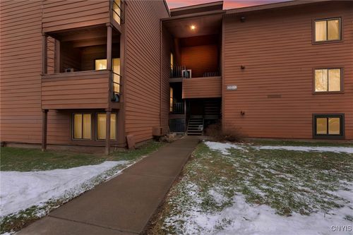 328 Village Blvd N, Baldwinsville, NY, 13027-3018 | Card Image