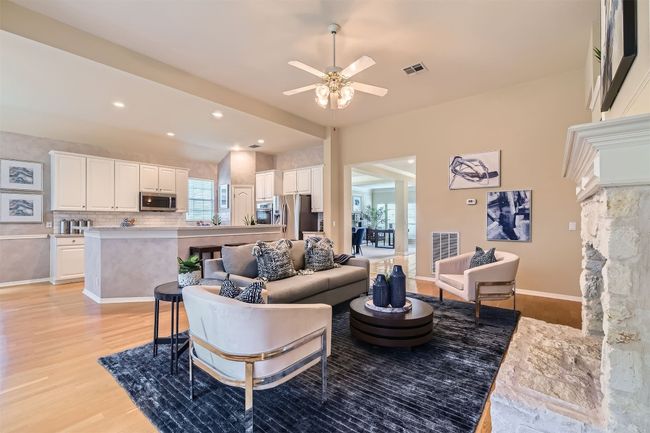 Family open to kitchen and breakfast dining | Image 16