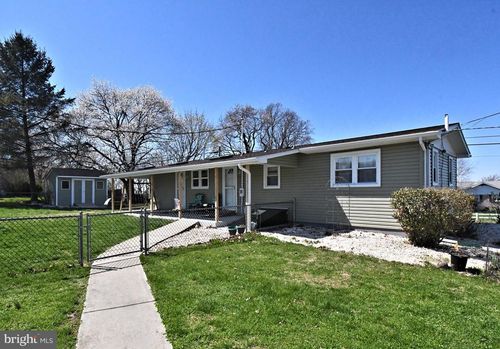 511 Freehall St, Mertztown, PA, 19539-9661 | Card Image