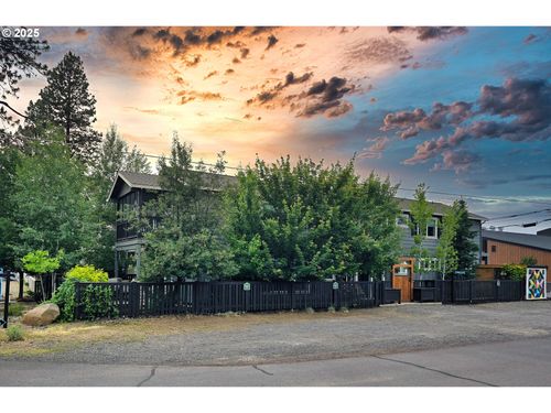 255 S Larch St, Sisters, OR, 97759-1190 | Card Image