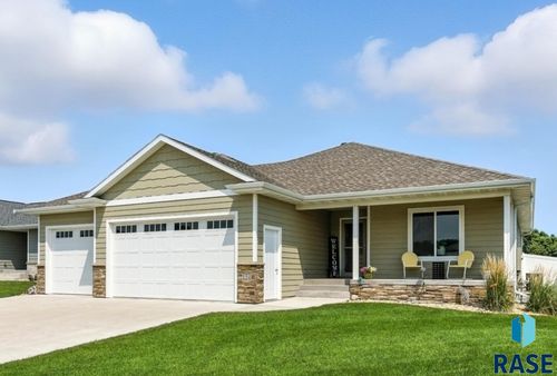 124 E Chapelwood Dr, Brandon, SD, 57005-4002 | Card Image