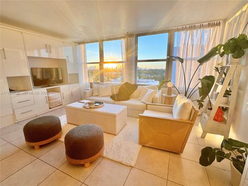 1004-2899 Collins Ave, Miami Beach, FL, 33140-4416 | Card Image
