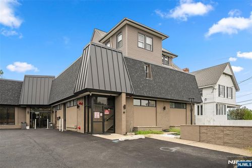 35 Pangborn Pl, Hackensack, NJ, 07601-4560 | Card Image