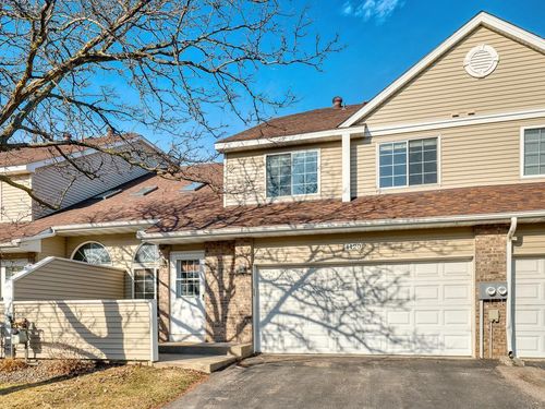 1120 Pecks Woods Dr, New Brighton, MN, 55112-8422 | Card Image