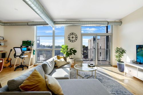 unit-411-1211 Lagoon Ave, Minneapolis, MN, 55408-3995 | Card Image