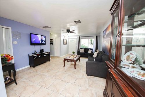 unit-1-17053 Roscoe Blvd, Northridge, CA, 91325-5208 | Card Image