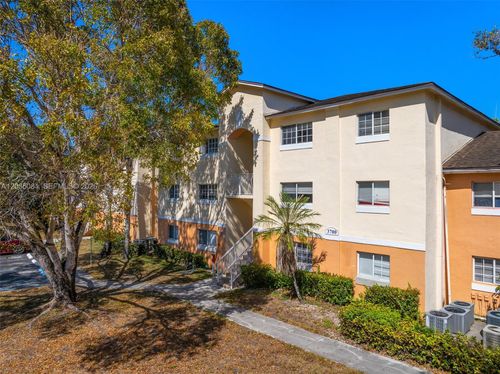 1012-3700 N 56th Ave, Hollywood, FL, 33021-2282 | Card Image