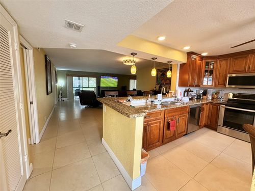 205-271 S Hollybrook Dr, Pembroke Pines, FL, 33025-1287 | Card Image