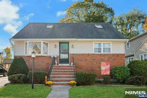 61 Oak Street, Rochelle Park, NJ, 07662 | Card Image