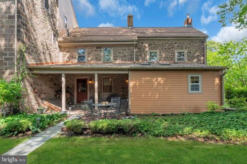 4 Leedom Pl, NEWTOWN, PA, 18940-2325 | Card Image
