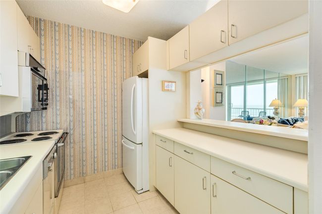 UNIT-1103 - 1401 E Beach Dr, Condo with 2 bedrooms, 2 bathrooms and 2 parking in Galveston TX | Image 13