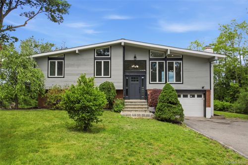 39 Kings Ridge Rd, Mahopac, NY, 10541-4424 | Card Image