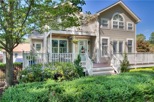 110 Lake View Road, Cranston, RI, 02920 | Card Image