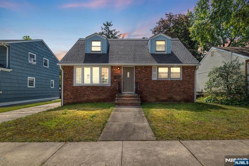 11 Milton Ct, Rutherford, NJ, 07070-1902 | Card Image