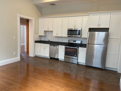 a-9 Mount Vernon St, Winchester, MA, 01890-2711 | Card Image