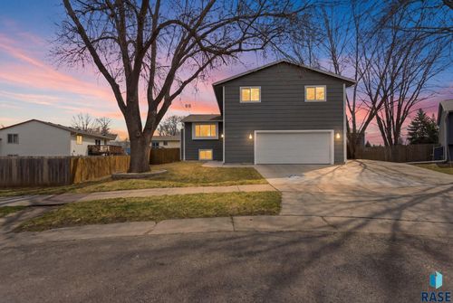 3304 S Steven Cir Circle, Sioux Falls, SD, 57106 | Card Image
