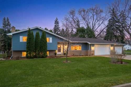 28W075 Aurora Ave, Naperville, IL, 60540-9210 | Card Image