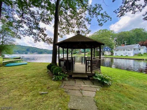 82 E Shawnee Trl, Wharton, NJ, 07885-2920 | Card Image