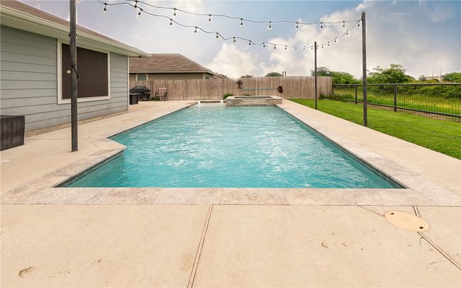 817 Mockingbird St, House other with 3 bedrooms, 2 bathrooms and null parking in Navasota TX | Image 27