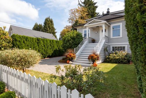 234 8th Ave, New Westminster, BC, V3L1Y2 | Card Image