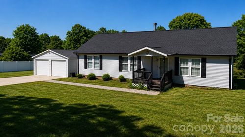 205 Moss Dr, Concord, NC, 28027-7695 | Card Image