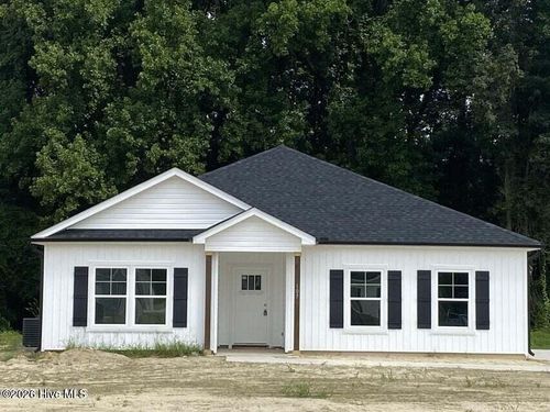 107 Chester Pl, Pikeville, NC, 27863-8143 | Card Image