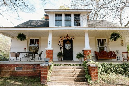 208 Locust St, Kannapolis, NC, 28081-2225 | Card Image