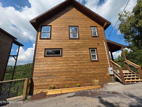 2123 Windy Ln, Sevierville, TN, 37876-8833 | Card Image
