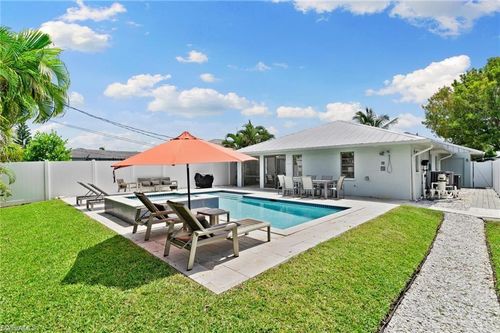 521 102nd Ave N, NAPLES, FL, 34108-3210 | Card Image