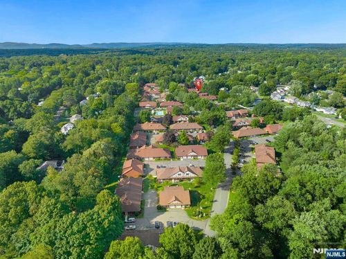 37-1 Tamaron Dr, Waldwick, NJ, 07463-1153 | Card Image