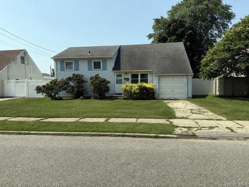 1020 N Niagara Avenue, Babylon, NY, 11757 | Card Image