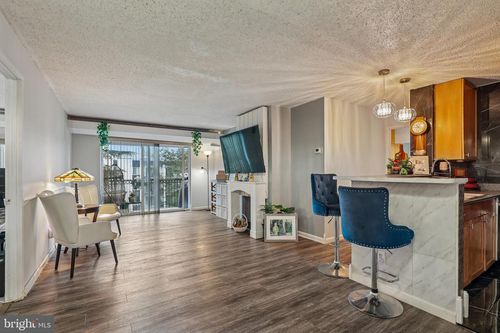 apt-511-60 S Van Dorn St, ALEXANDRIA, VA, 22304-4264 | Card Image