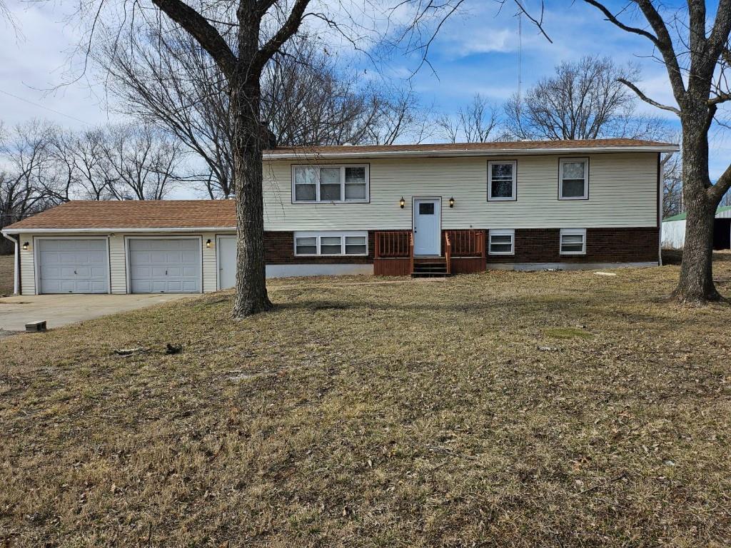 1413 Rd, Nevada, MO 64772