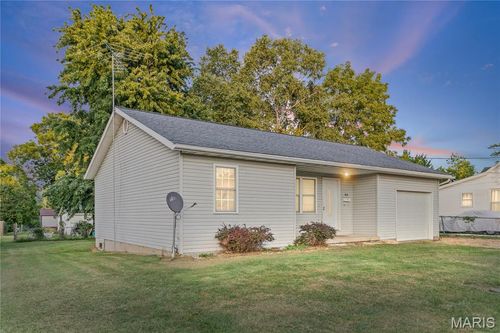 103 Deye St, Jerseyville, IL, 62052-1977 | Card Image