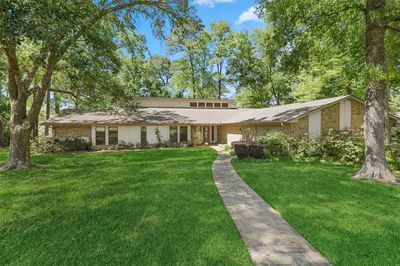 Spacious one-story home adjacent to golf course on tranquil cul-de-sac in desirable Enchanted Forest. | Image 1