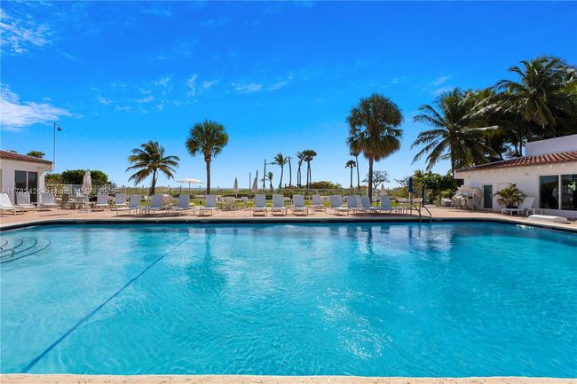 APT-1205 - 2457 Collins Ave, Condo with 2 bedrooms, 2 bathrooms and null parking in Miami Beach FL | Image 19