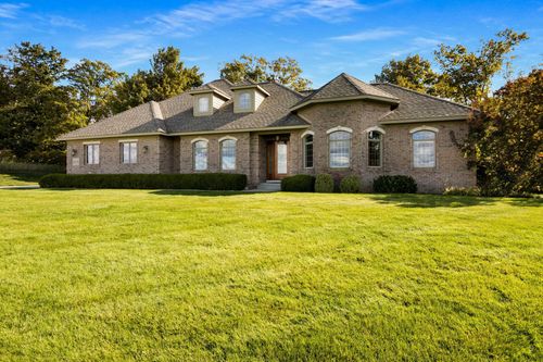 15728 Merlot Dr, Traverse City, MI, 49686-8747 | Card Image