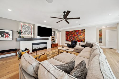 400-110 S Washington St, Naperville, IL, 60540-5333 | Card Image