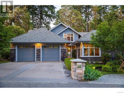 1267 Oceanwood Lane, Victoria, BC, V8X0A4 | Card Image