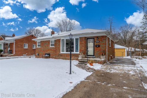 24061 Rosewood St, Oak Park, MI, 48237-2270 | Card Image