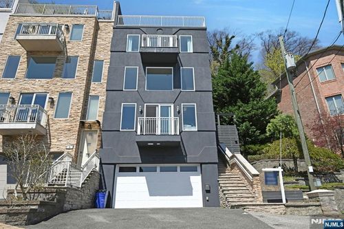 3 Oakdene Ter, Edgewater, NJ, 07020-1102 | Card Image