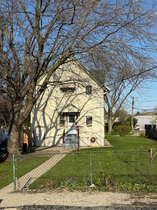 2-930 S Victory Street, Waukegan, IL, 60085 | Card Image