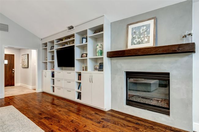 fireplace and built-ins | Image 11