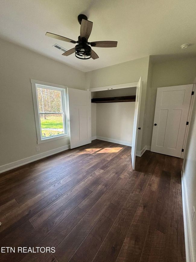 136 Log Ln, House other with 4 bedrooms, 3 bathrooms and null parking in Jacksboro TN | Image 14