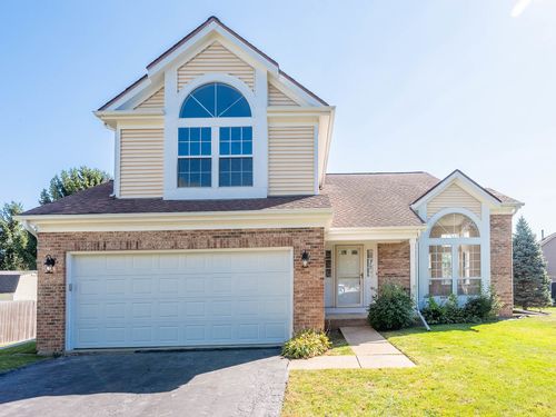 761 Village Rd, Crystal Lake, IL, 60014-2035 | Card Image